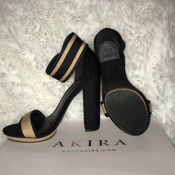 AKIRA SZ: 6 Black and Nude Heels - Picture 3 of 3